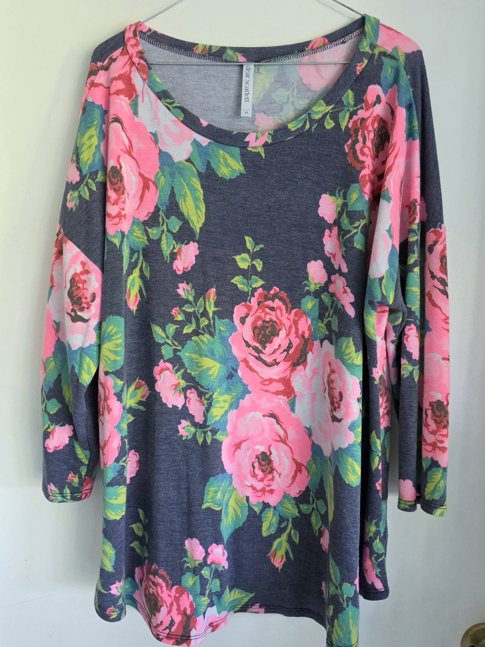 Floral Scoop-Neck Tunic in Gray with Pink Roses Xl